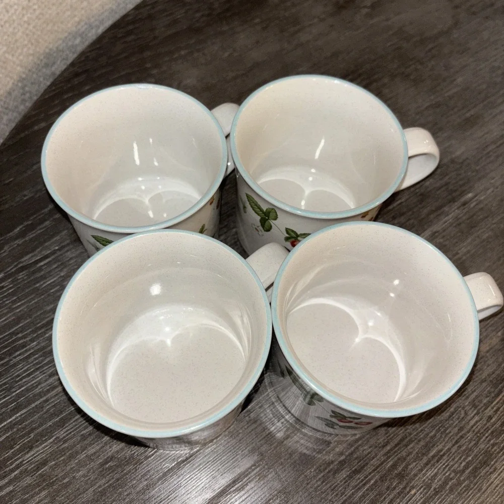 Set Of 4 - Savoir Vivre Berry Patch JJ055 Coffee Tea Mugs Cups Made In Japan